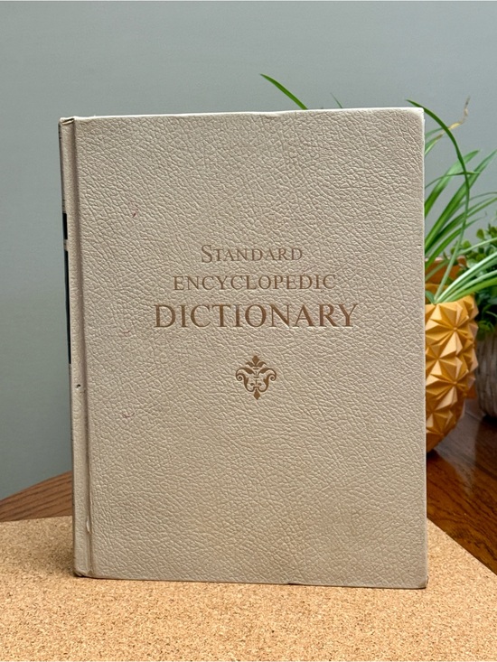 Vintage Other - Vintage 1972 Funk & Wagnalls Encyclopedic Dictionary Hardcover Text Book Large
